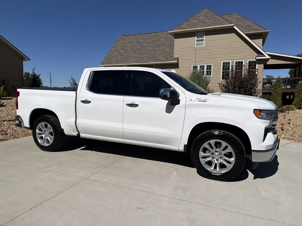 Chevrolet Silverado photo 8