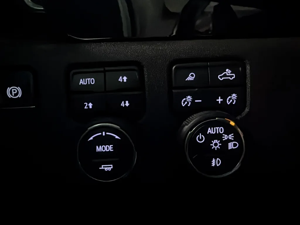 Chevrolet Silverado photo 49