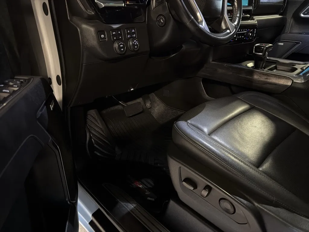 Chevrolet Silverado photo 14