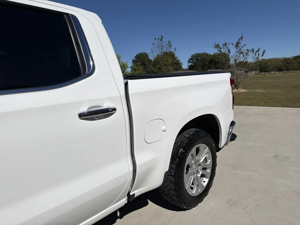 Chevrolet Silverado photo 32