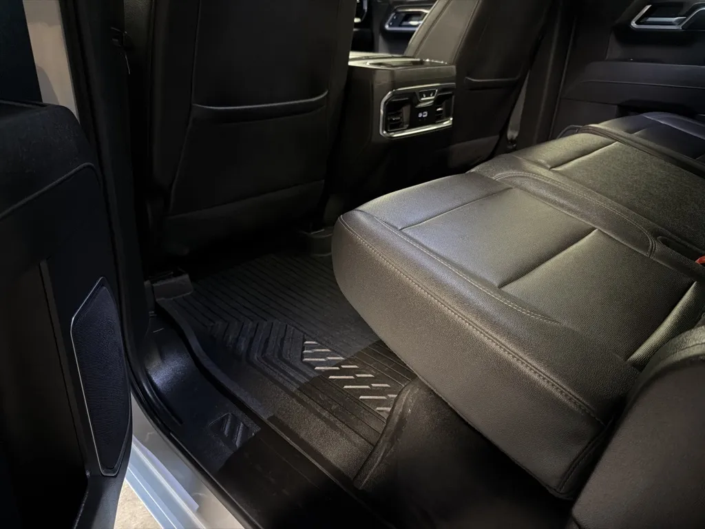 Chevrolet Silverado photo 45