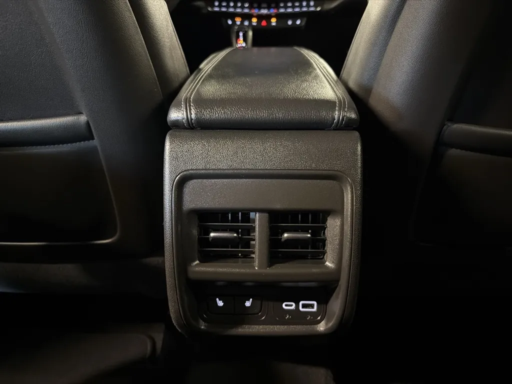 Cadillac XT4 photo 22
