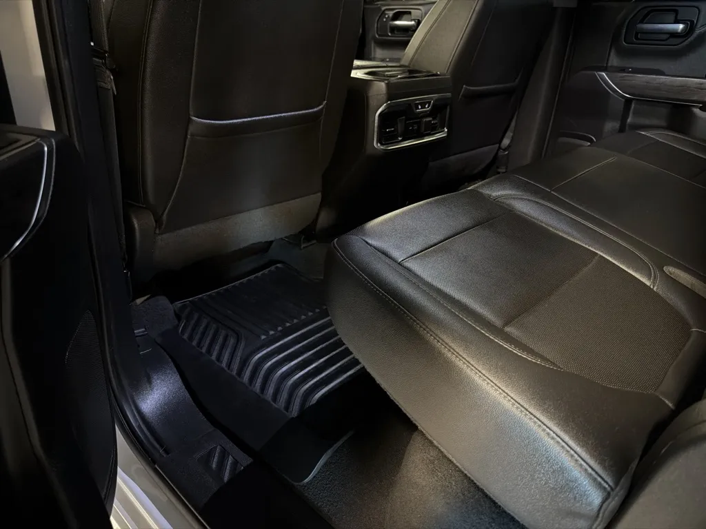 Chevrolet Silverado photo 18