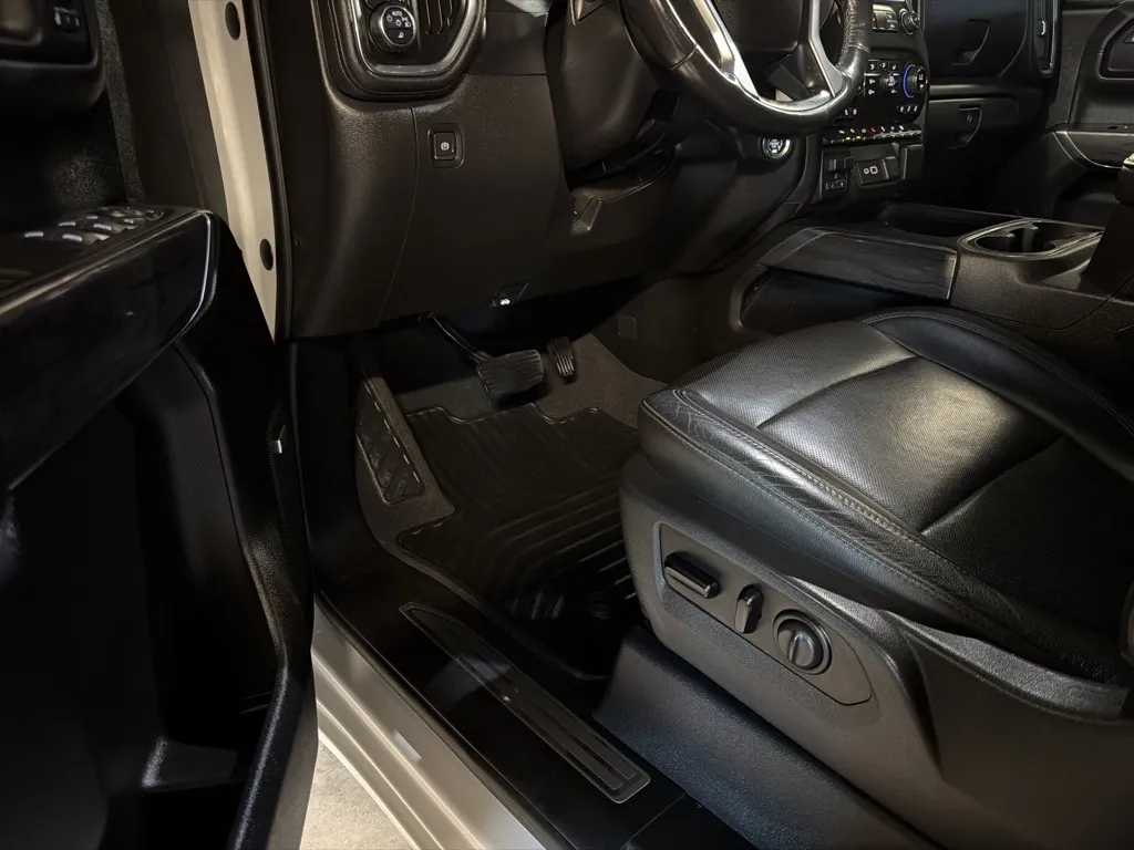 Chevrolet Silverado photo 14