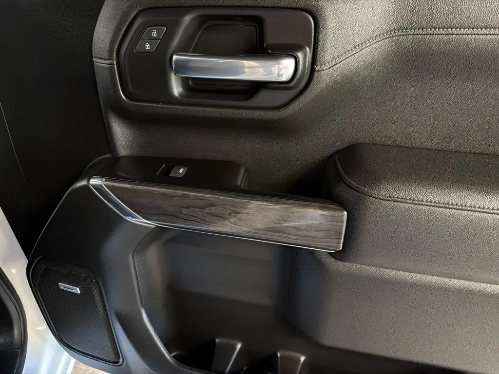 Chevrolet Silverado photo 34