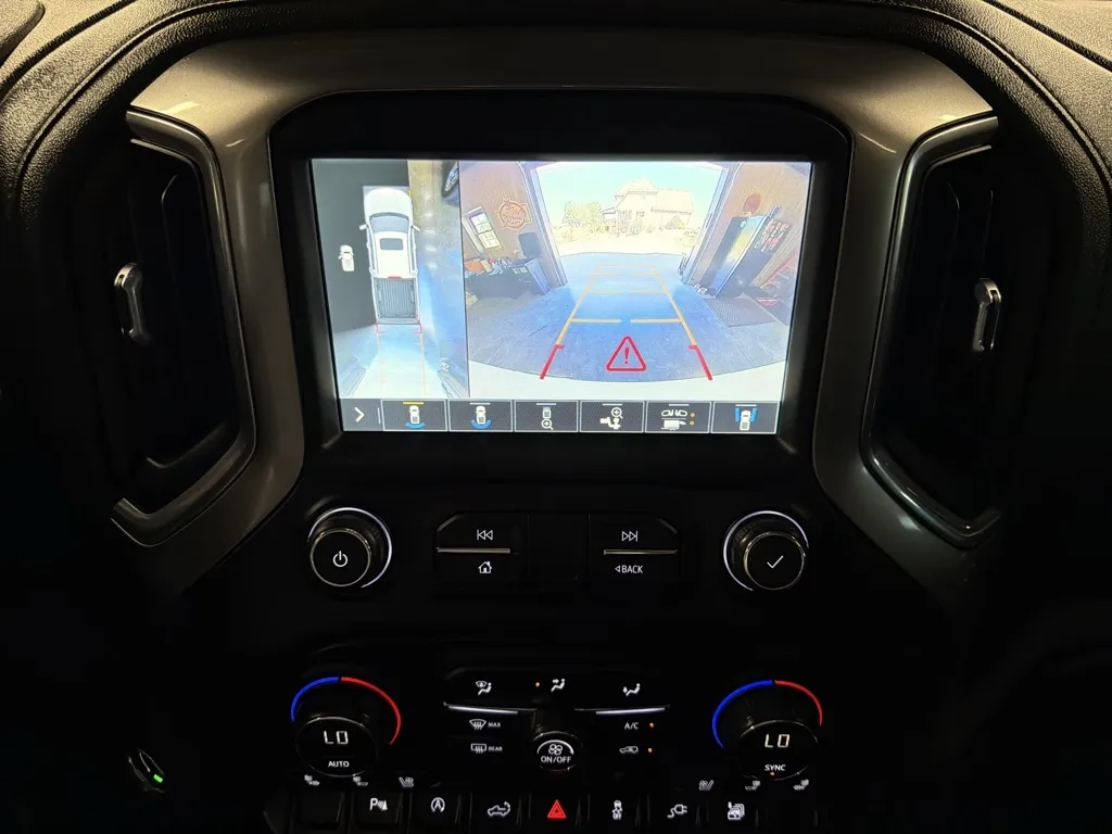 Chevrolet Silverado photo 17