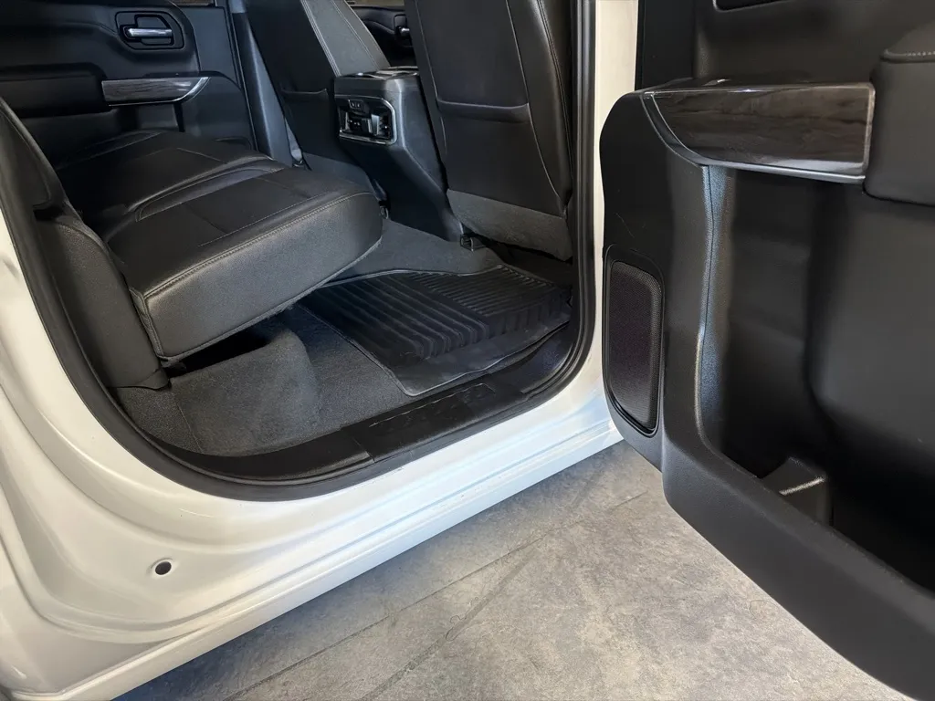 Chevrolet Silverado photo 38