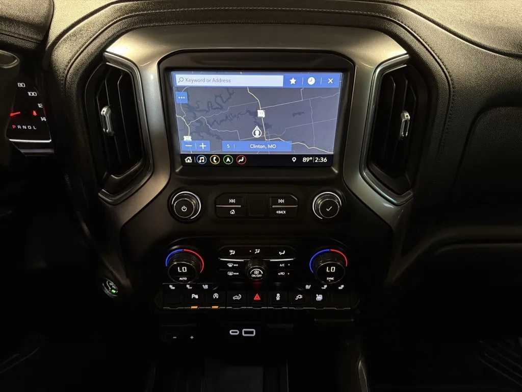 Chevrolet Silverado photo 15