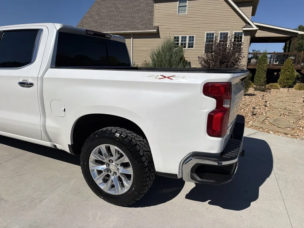 Chevrolet Silverado photo 28