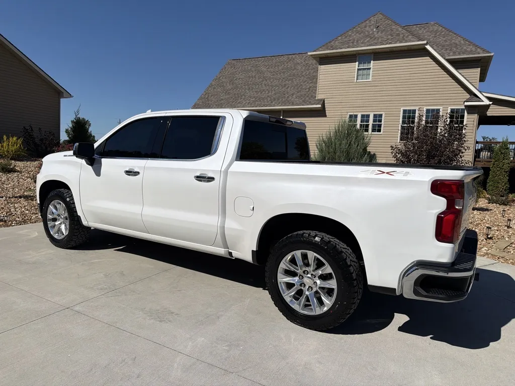 Chevrolet Silverado photo 26