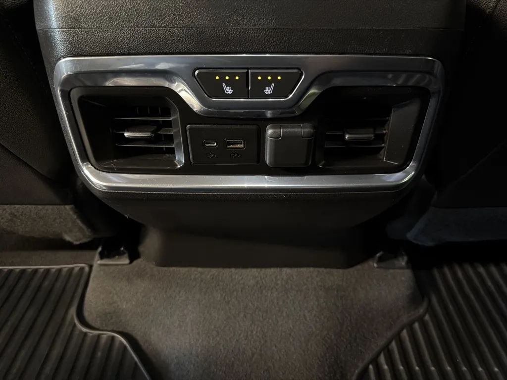 Chevrolet Silverado photo 21