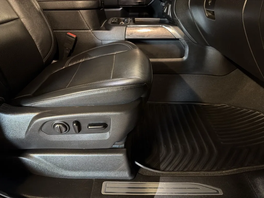 Chevrolet Silverado photo 35