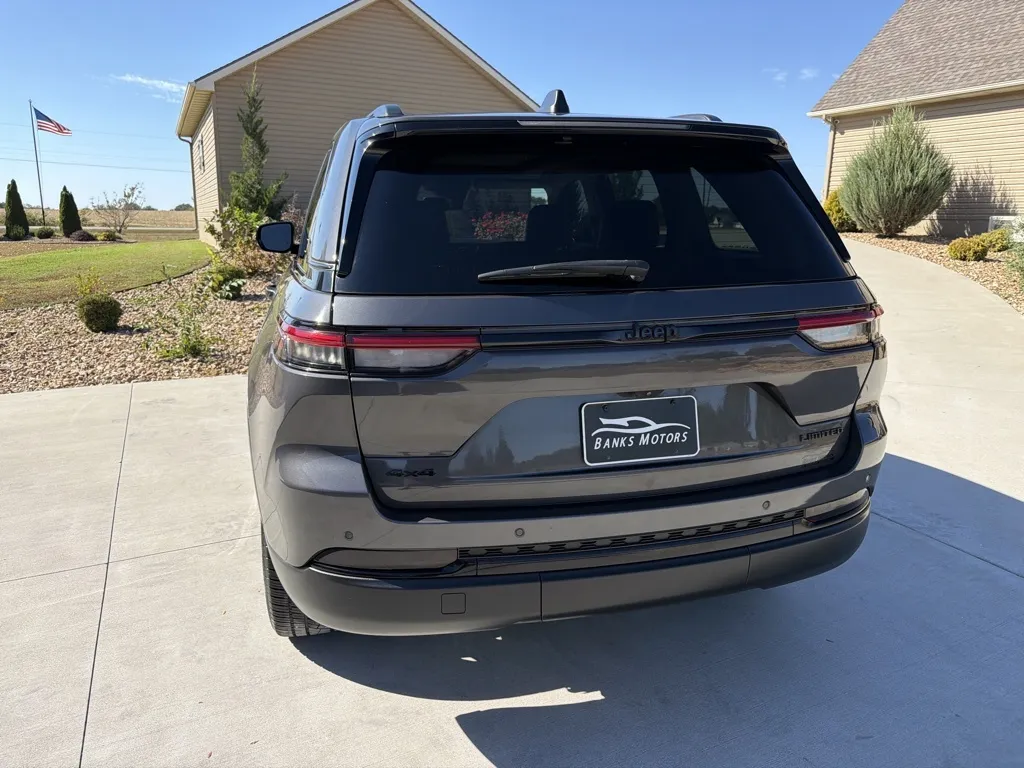 More photos of 2023 Jeep Grand Cherokee Limited Sport Utility 4D at Banks Motors LLC, MO