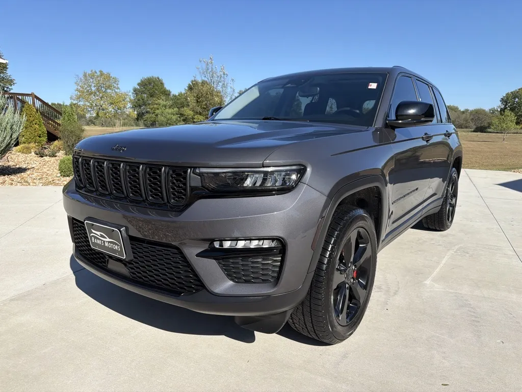 Another view of 2023 Jeep Grand Cherokee Limited Sport Utility 4D for sale in Clinton, MO at Banks Motors LLC