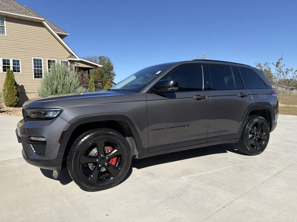 Gray 2023 Jeep Grand Cherokee Limited Sport Utility 4D for sale in Clinton, MO