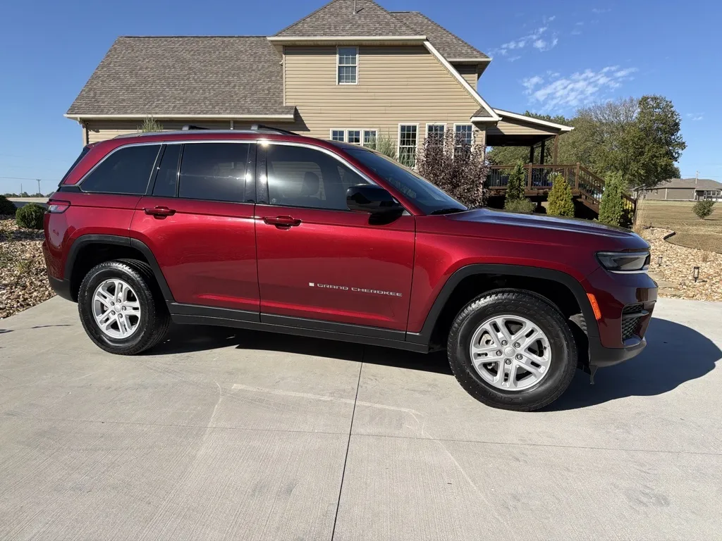 More photos of 2023 Jeep Grand Cherokee Laredo Sport Utility 4D at Banks Motors LLC, MO