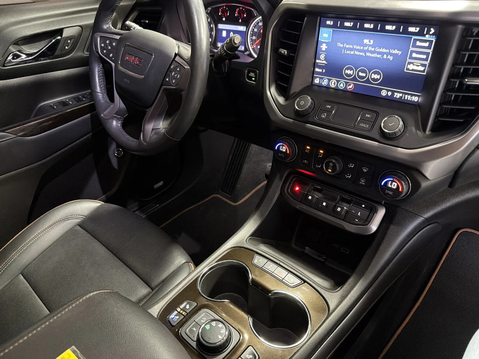 GMC Acadia photo 13