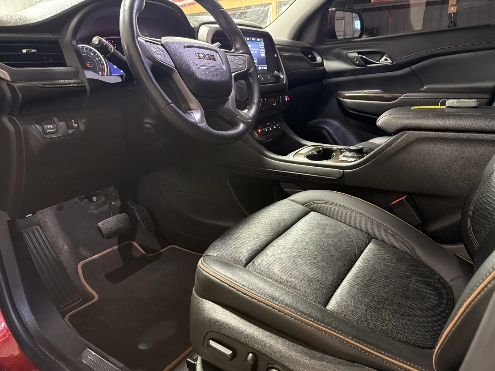 GMC Acadia photo 12
