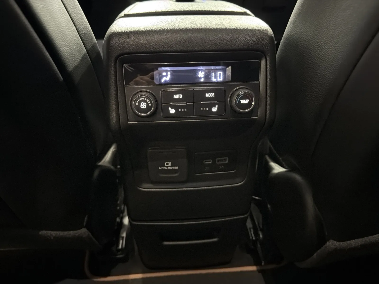GMC Acadia photo 17
