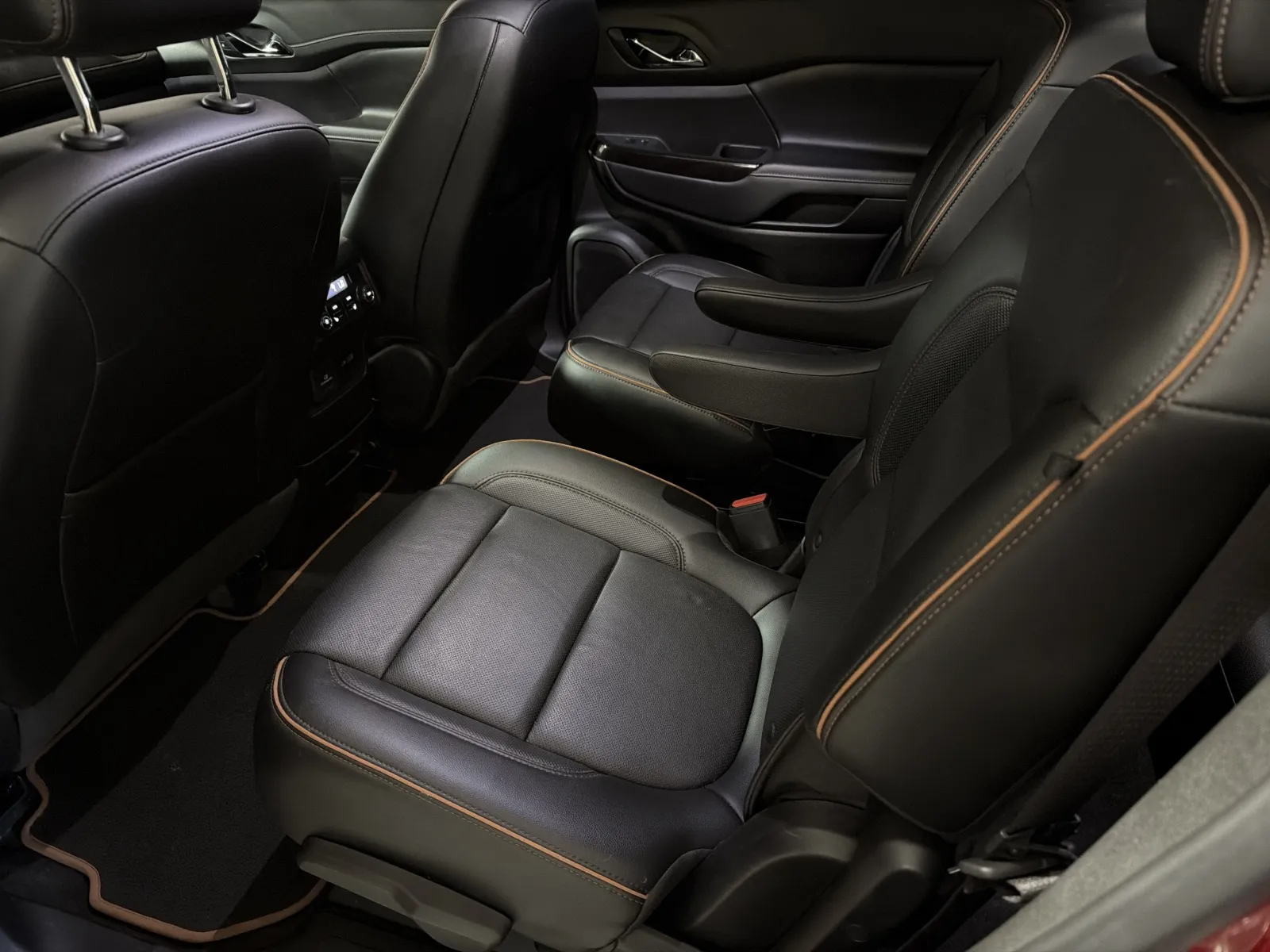 GMC Acadia photo 16