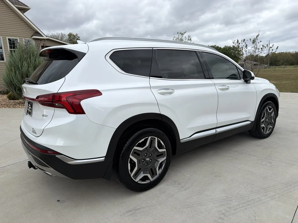 More photos of 2022 Hyundai Santa Fe Limited Sport Utility 4D at Banks Motors LLC, MO