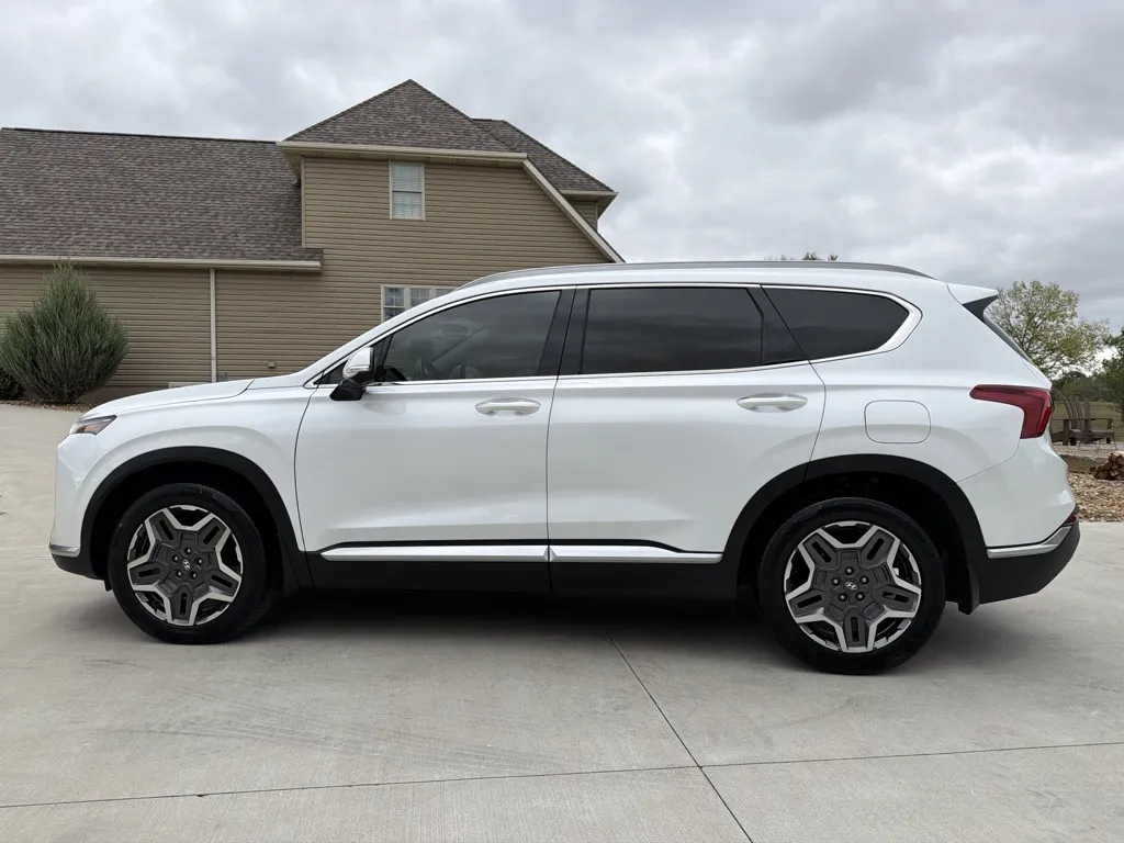 Photos of 2022 Hyundai Santa Fe Limited Sport Utility 4D for sale in Clinton, MO at Banks Motors LLC