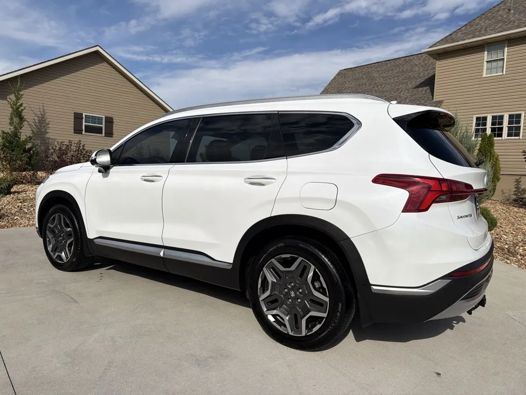 More photos of 2022 Hyundai Santa Fe Limited Sport Utility 4D at Banks Motors LLC, MO