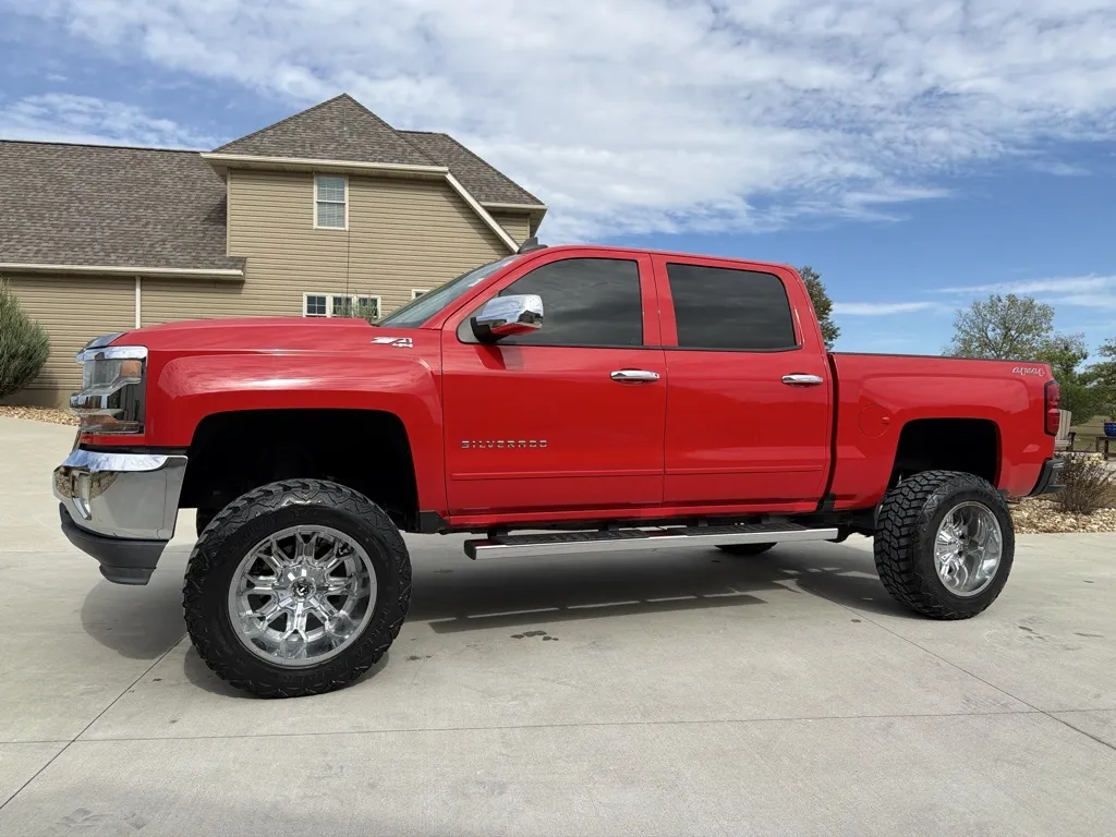 Red 2016 Chevrolet Silverado 1500 Crew Cab LT Pickup 4D 5 3/4 ft for sale in Clinton, MO