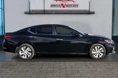 Another view of 2022 Nissan Altima 2.5 S Sedan 4D for sale in Thornton, CO at Drive N-Motion Thornton