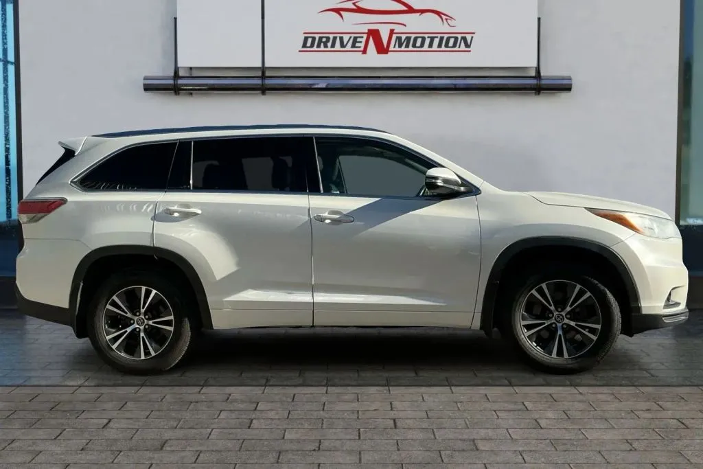 Another view of 2016 Toyota Highlander XLE Sport Utility 4D for sale in Thornton, CO at Drive N-Motion Thornton