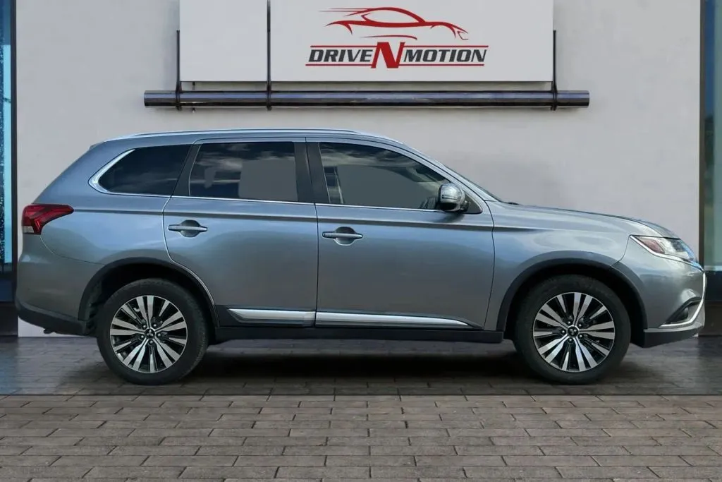 Another view of 2019 Mitsubishi Outlander SEL Sport Utility 4D for sale in Thornton, CO at Drive N-Motion Thornton