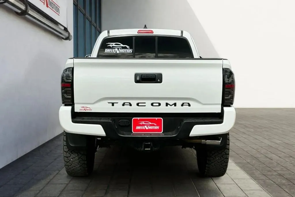More photos of 2022 Toyota Tacoma Access Cab TRD Off-Road Pickup 4D 6 ft at Drive N-Motion Thornton, CO