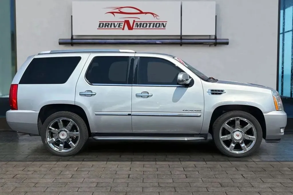 Another view of 2013 Cadillac Escalade Luxury Sport Utility 4D for sale in Thornton, CO at Drive N-Motion Thornton