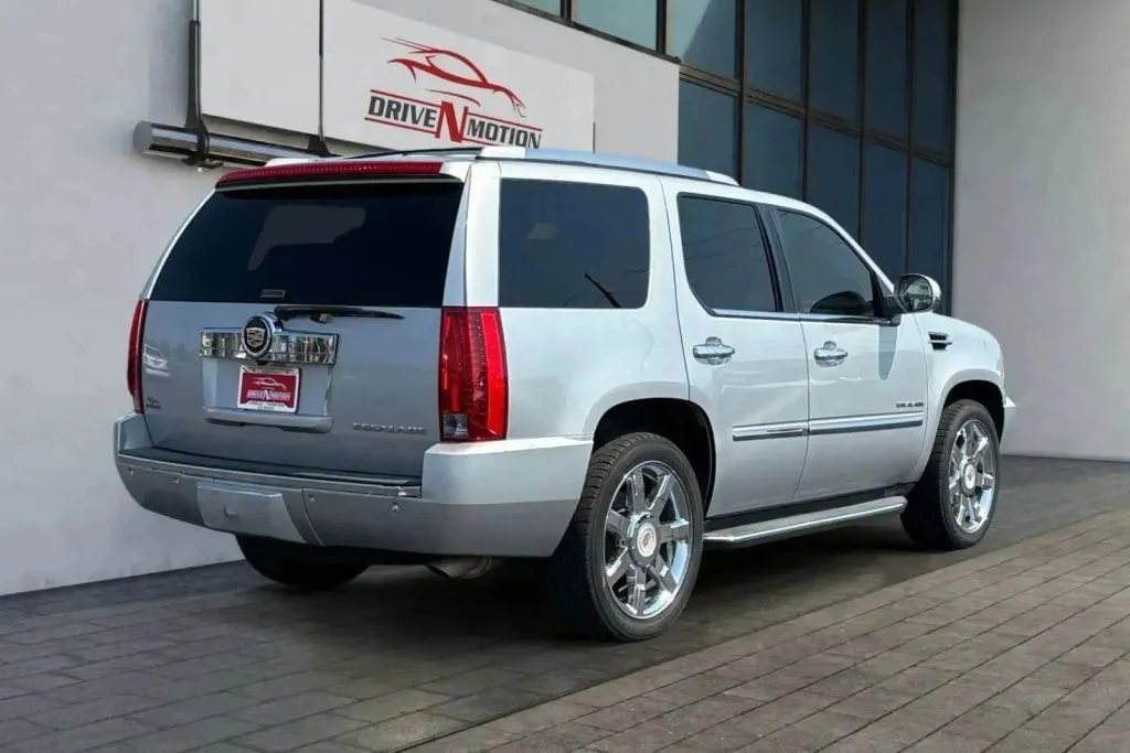 More photos of 2013 Cadillac Escalade Luxury Sport Utility 4D at Drive N-Motion Thornton, CO