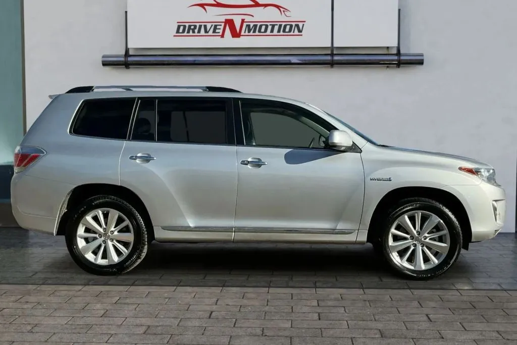 Another view of 2013 Toyota Highlander Limited Hybrid Sport Utility 4D for sale in Thornton, CO at Drive N-Motion Thornton