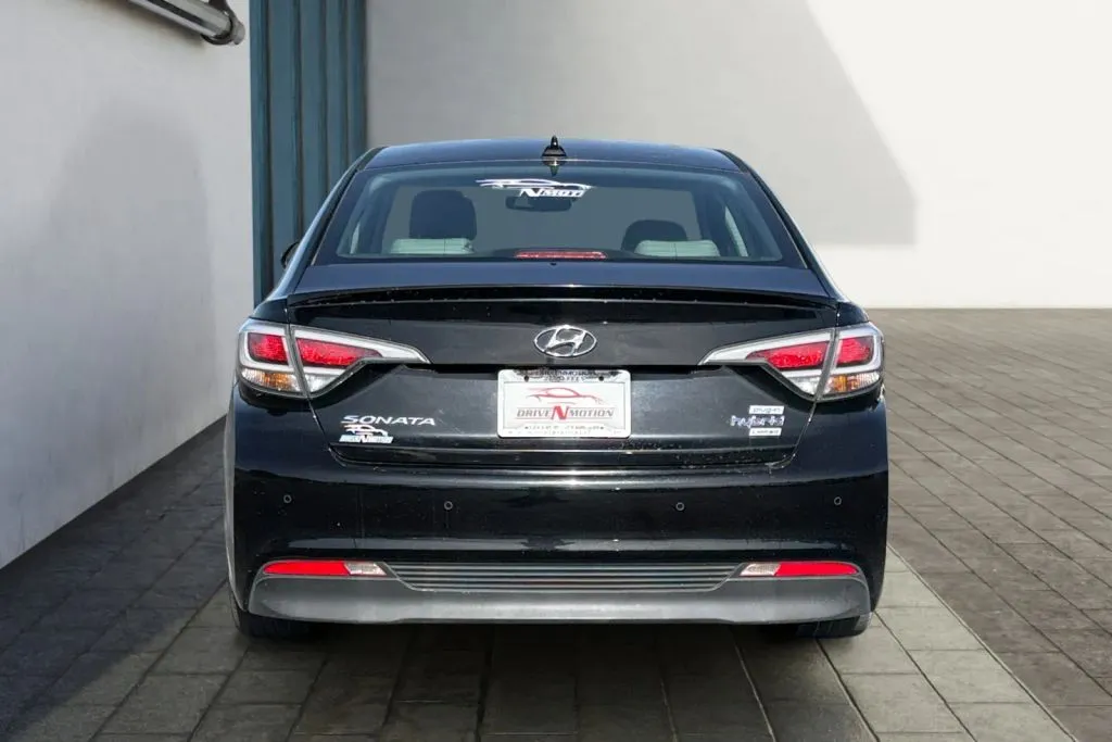 More photos of 2017 Hyundai Sonata Plug-in Hybrid Limited Sedan 4D at Drive N-Motion Thornton, CO