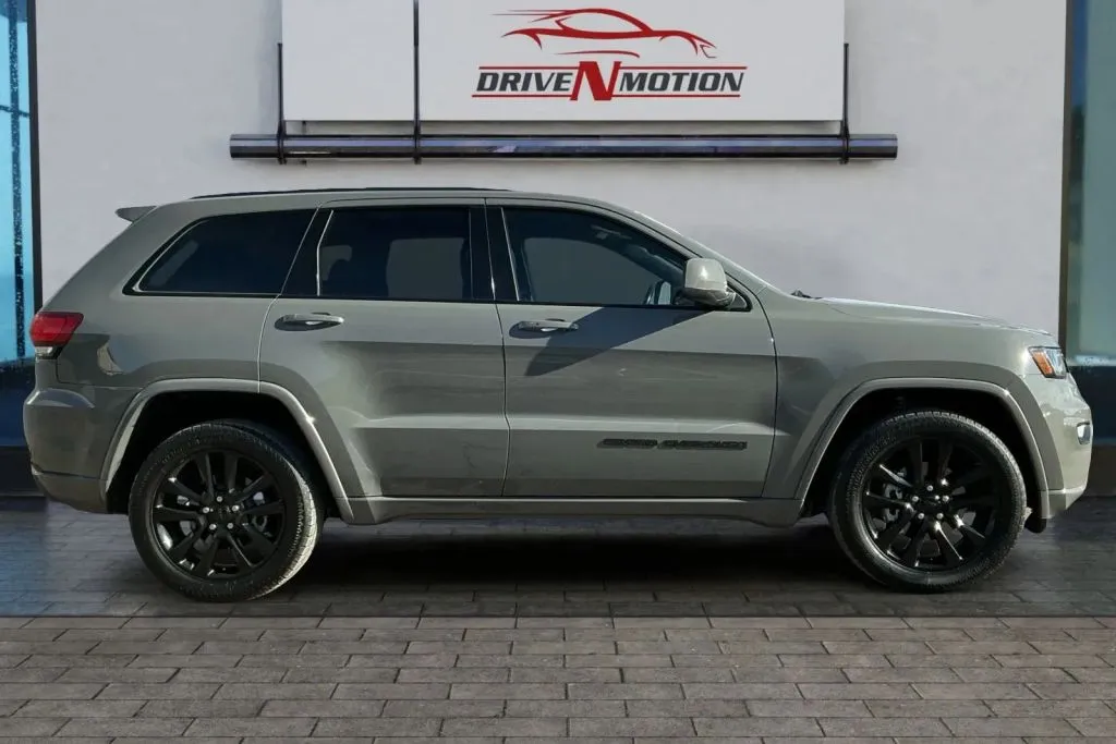 Another view of 2019 Jeep Grand Cherokee Altitude Sport Utility 4D for sale in Thornton, CO at Drive N-Motion Thornton