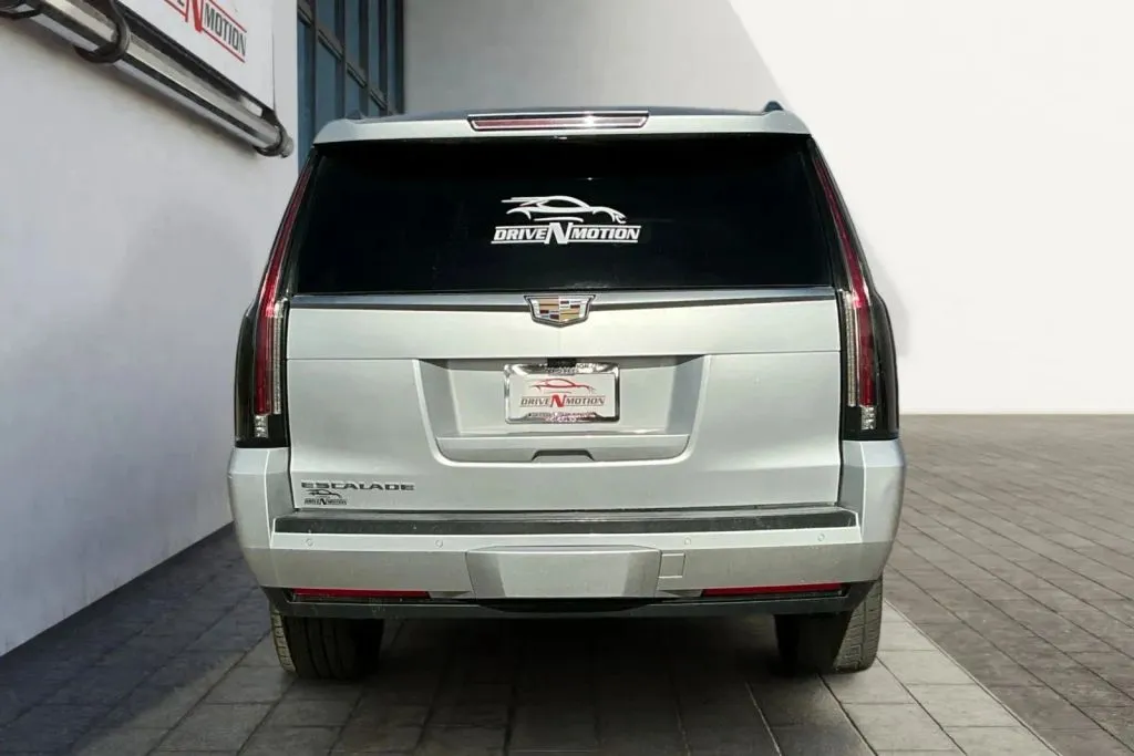 More photos of 2018 Cadillac Escalade ESV Luxury Sport Utility 4D at Drive N-Motion Thornton, CO