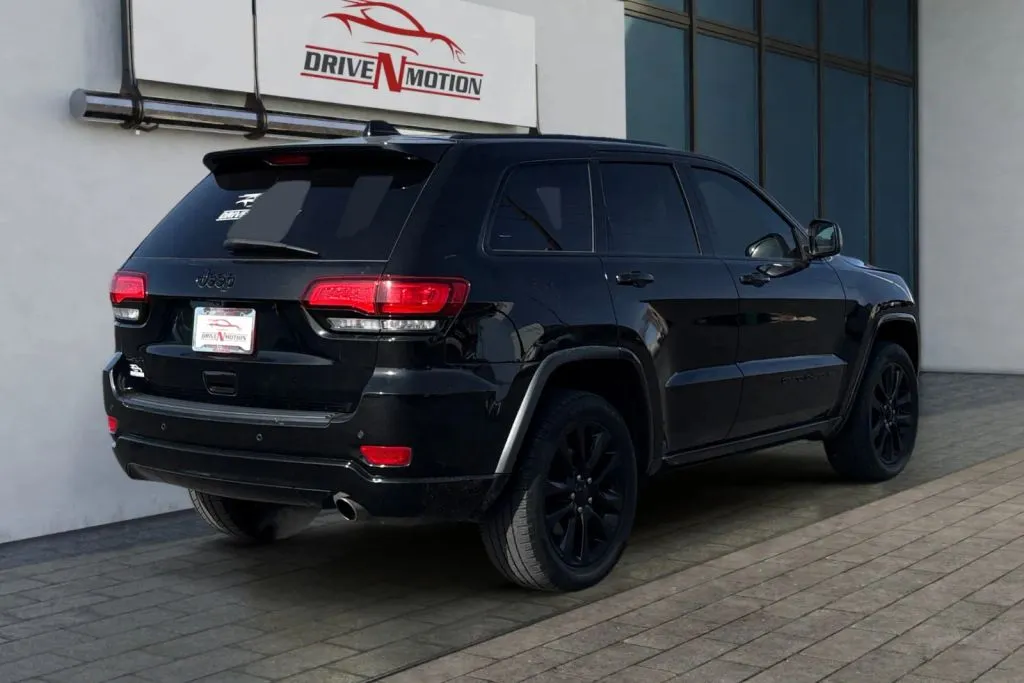 More photos of 2019 Jeep Grand Cherokee Altitude Sport Utility 4D at Drive N-Motion Thornton, CO
