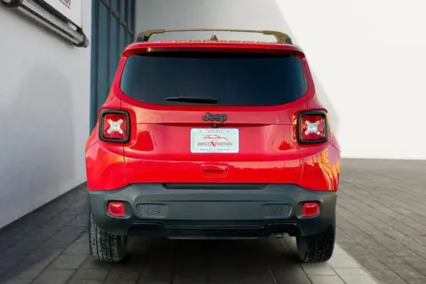 More photos of 2020 Jeep Renegade Altitude Sport Utility 4D at Drive N-Motion Thornton, CO