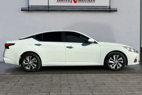 Another view of 2020 Nissan Altima 2.5 S Sedan 4D for sale in Thornton, CO at Drive N-Motion Thornton