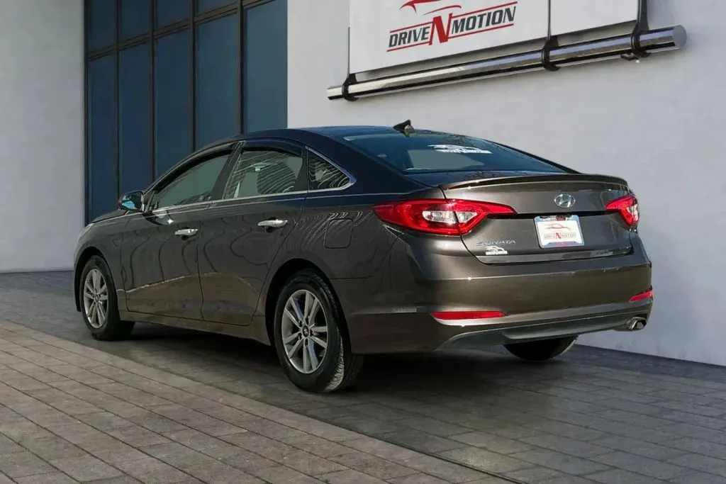 More photos of 2015 Hyundai Sonata SE Sedan 4D at Drive N-Motion Thornton, CO