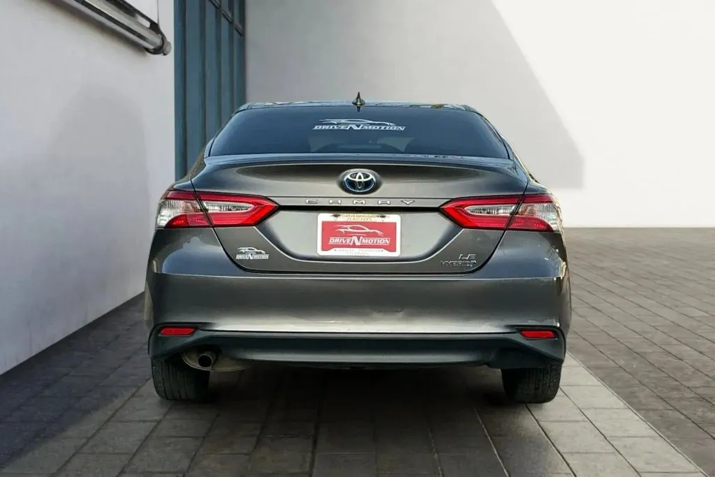 More photos of 2020 Toyota Camry Hybrid LE Sedan 4D at Drive N-Motion Thornton, CO