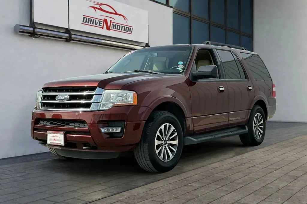 More photos of 2017 Ford Expedition XLT Sport Utility 4D at Drive N-Motion Thornton, CO