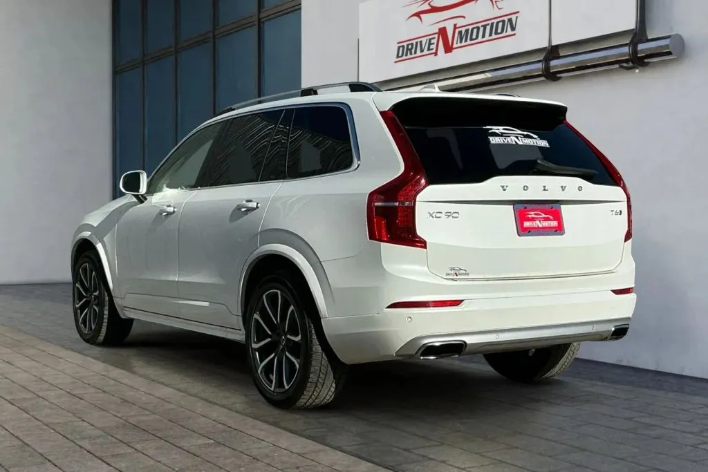 More photos of 2019 Volvo XC90 T6 Momentum Sport Utility 4D at Drive N-Motion Thornton, CO