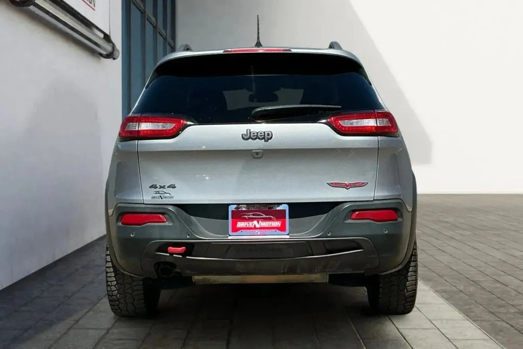 More photos of 2018 Jeep Cherokee TrailHawk Sport Utility 4D at Drive N-Motion Thornton, CO