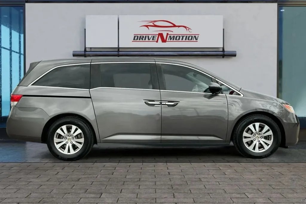 Another view of 2016 Honda Odyssey SE Minivan 4D for sale in Thornton, CO at Drive N-Motion Thornton
