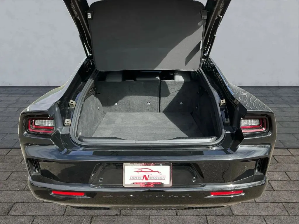 2025 Dodge Charger Daytona Scat Pack - Photo 18