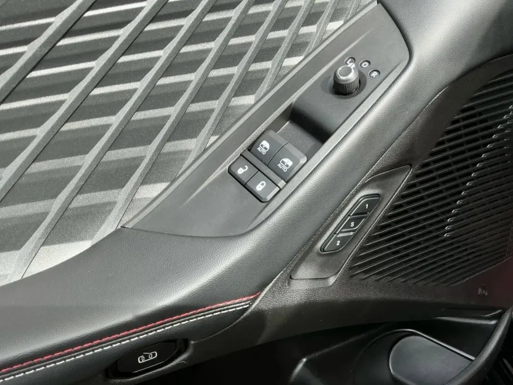 2025 Dodge Charger Daytona Scat Pack - Photo 11