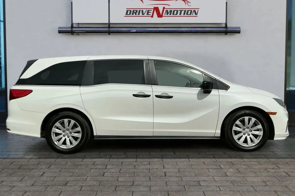 Another view of 2020 Honda Odyssey LX Minivan 4D for sale in Thornton, CO at Drive N-Motion Thornton